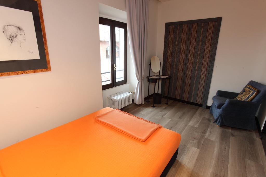 Il Castello B&B Varallo Pombia Luaran gambar