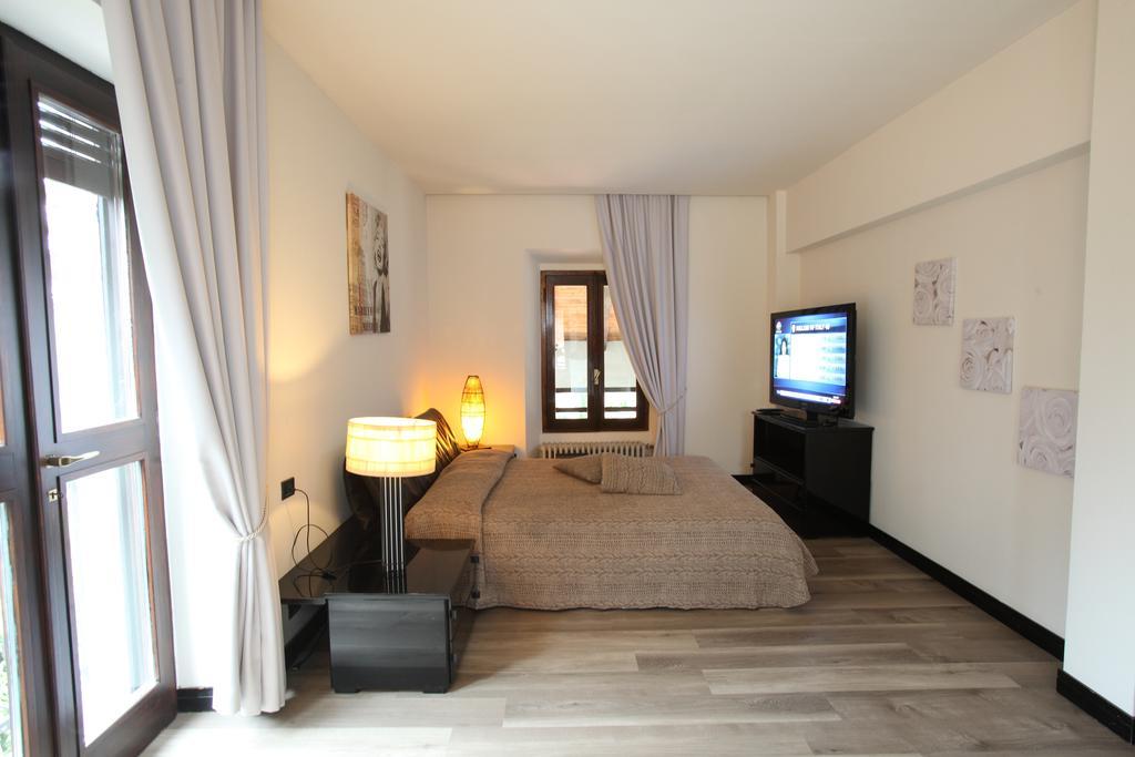 Il Castello B&B Varallo Pombia Luaran gambar