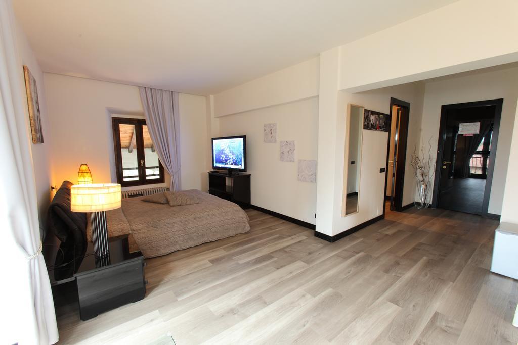 Il Castello B&B Varallo Pombia Luaran gambar