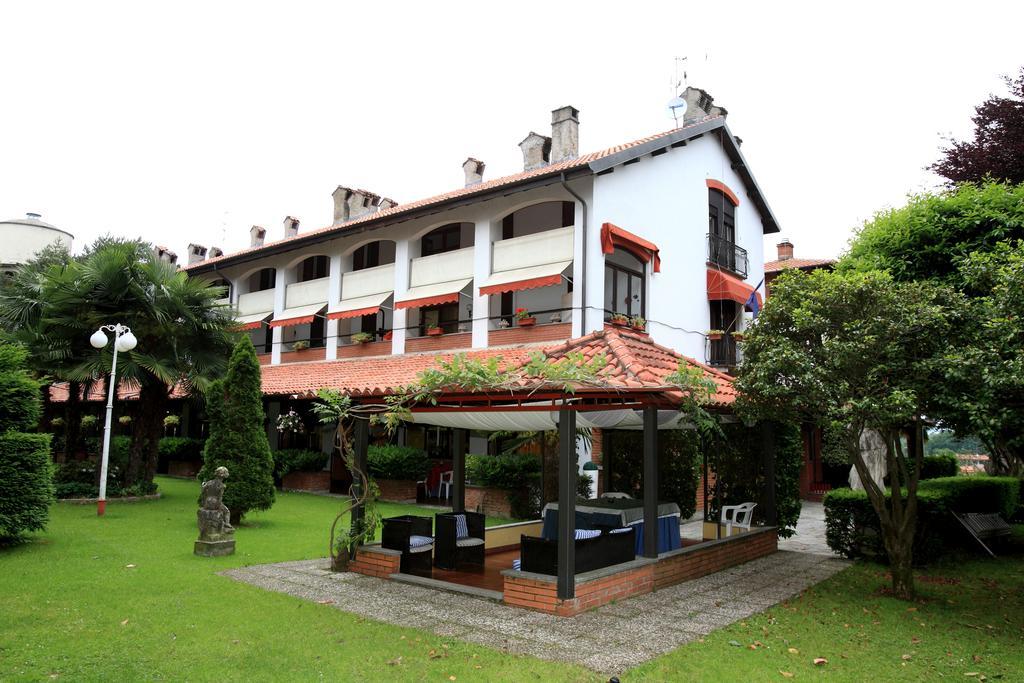 Il Castello B&B Varallo Pombia Luaran gambar